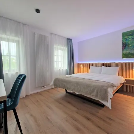 Ra House בית הארחה